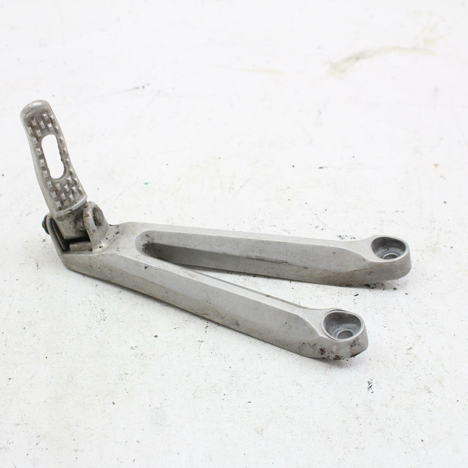 04-07 honda cbr1000rr OEM LEFT REAR BACK PASSENGER PEG 50730-MEL-305
