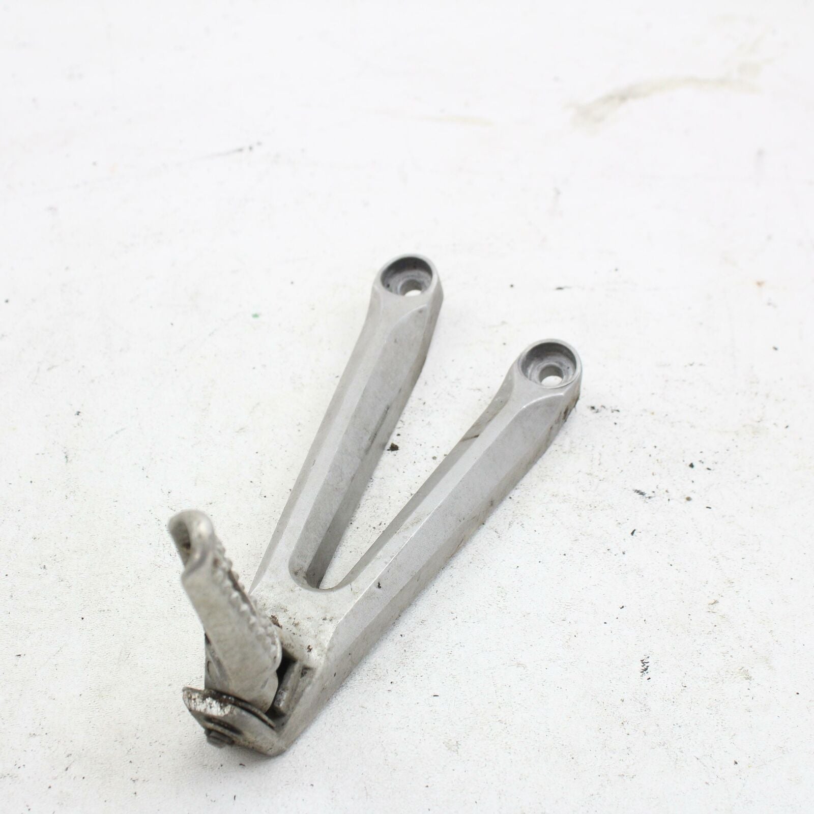 04-07 honda cbr1000rr OEM LEFT REAR BACK PASSENGER PEG 50730-MEL-305