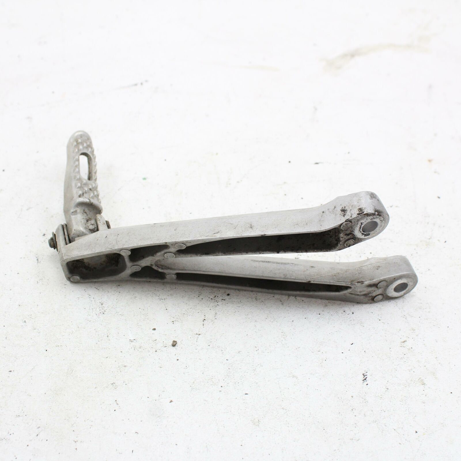 04-07 honda cbr1000rr OEM LEFT REAR BACK PASSENGER PEG 50730-MEL-305