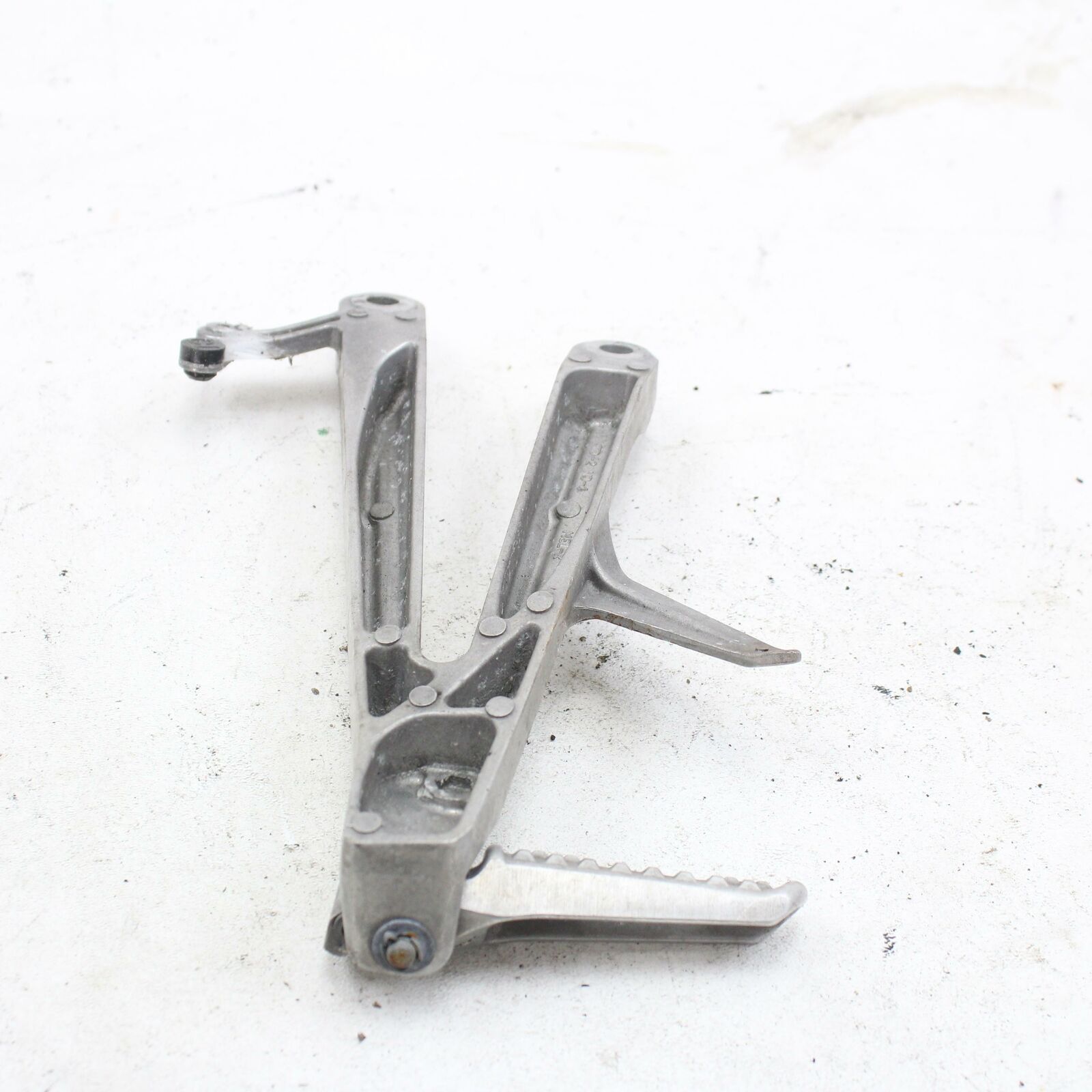 04-07 honda cbr1000rr OEM RIGHT REAR BACK PASSENGER PEG 50720-MEL-305